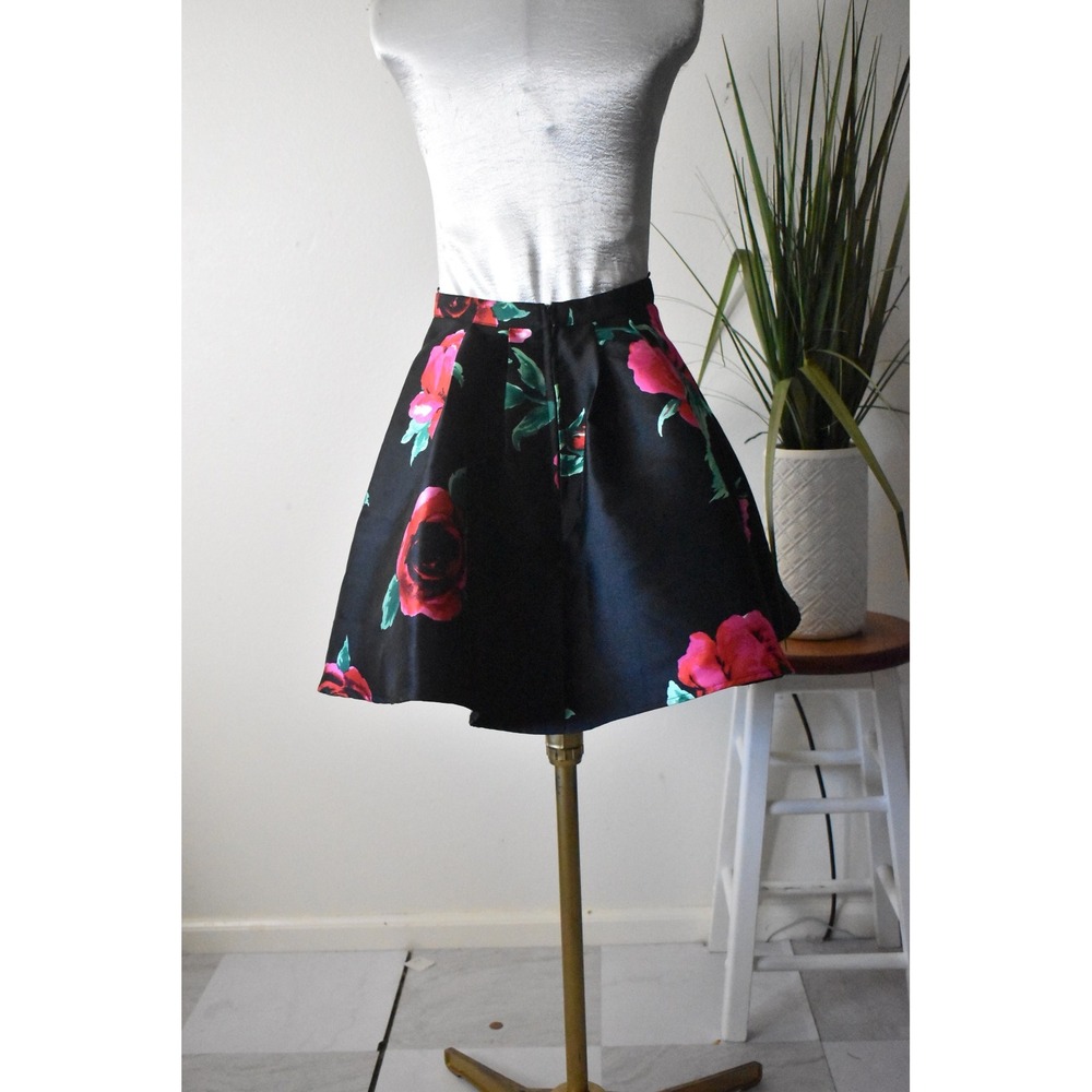 B. Smart Floral Mini Skirt Womens Size 0 Black Pink Rose Satin A-Line Modern Era - Picture 4 of 9